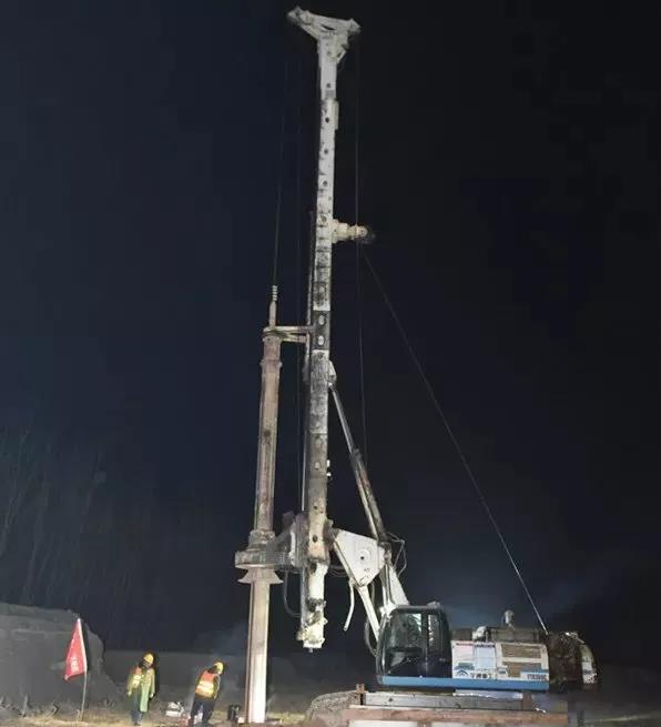 永盈会旋挖打下雄安站第一桩