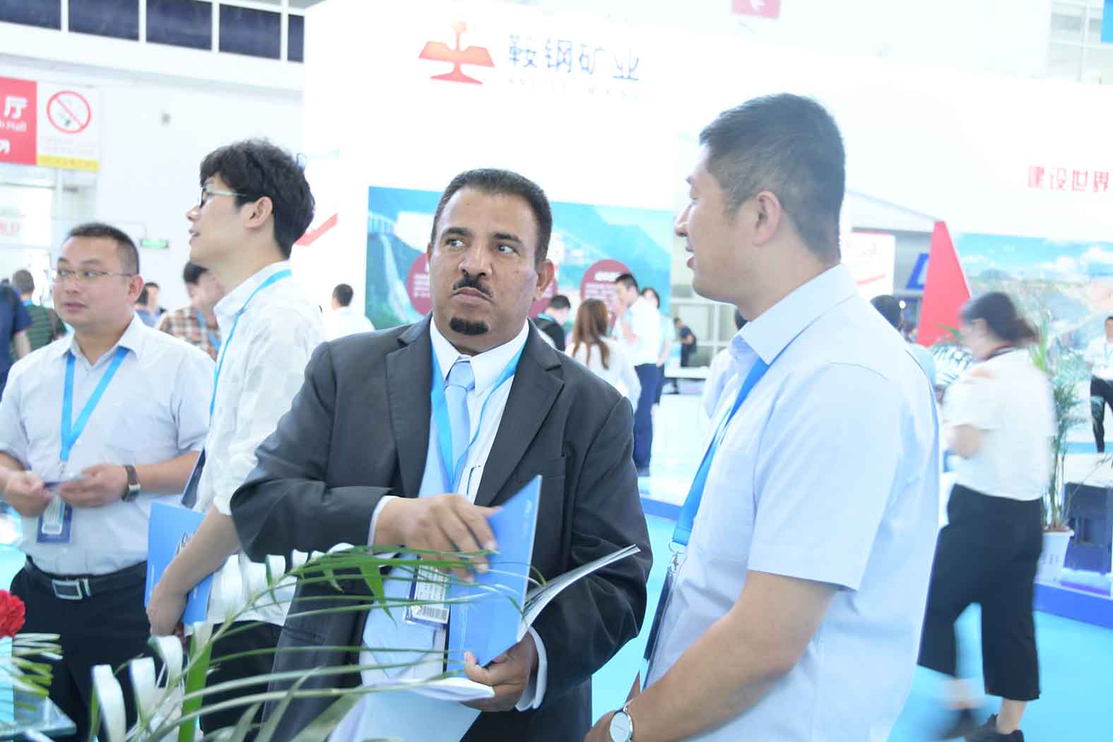 引领未来▲永盈会纯电动矿用车闪耀2019CIME展会