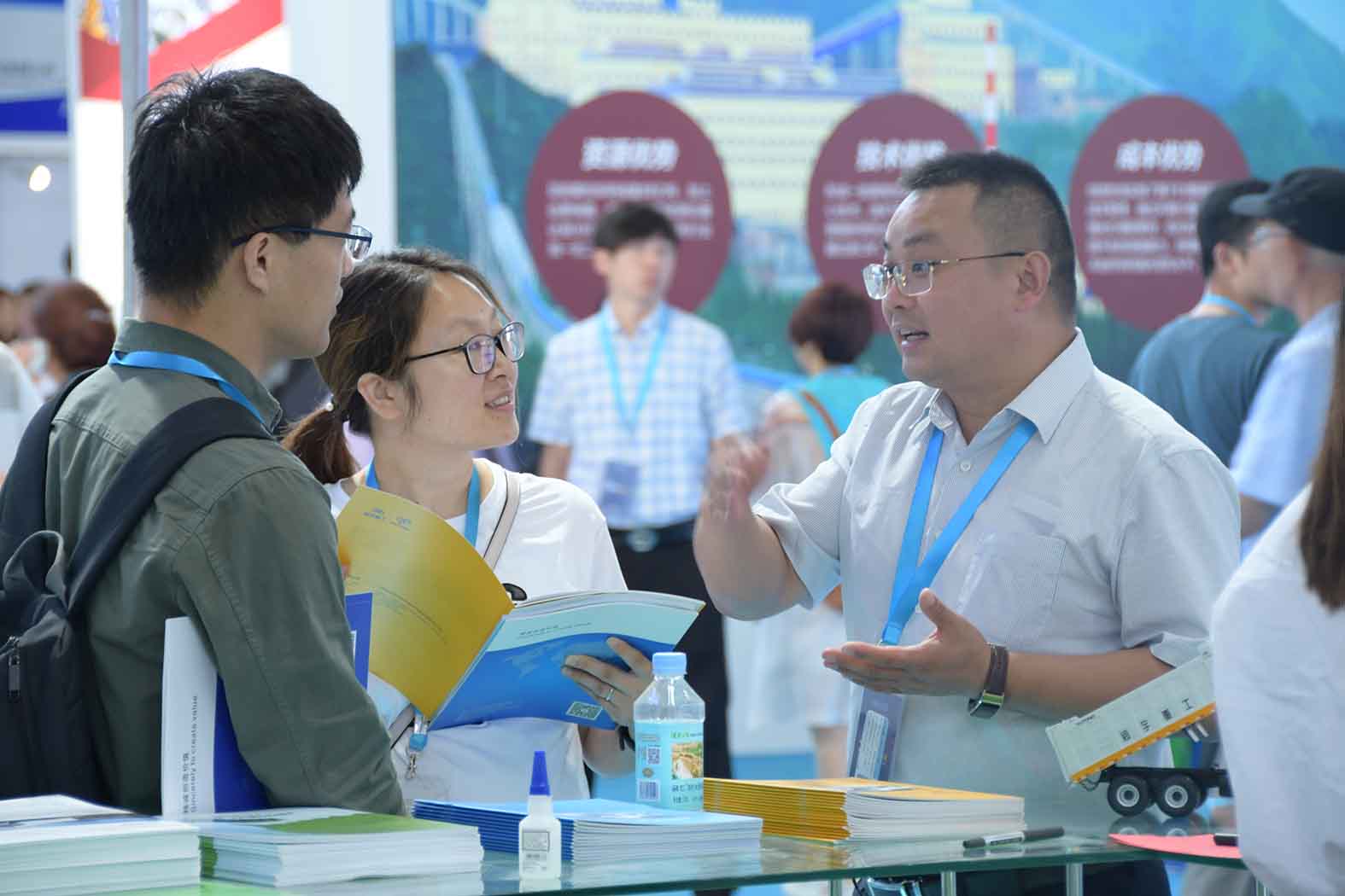 引领未来▲永盈会纯电动矿用车闪耀2019CIME展会