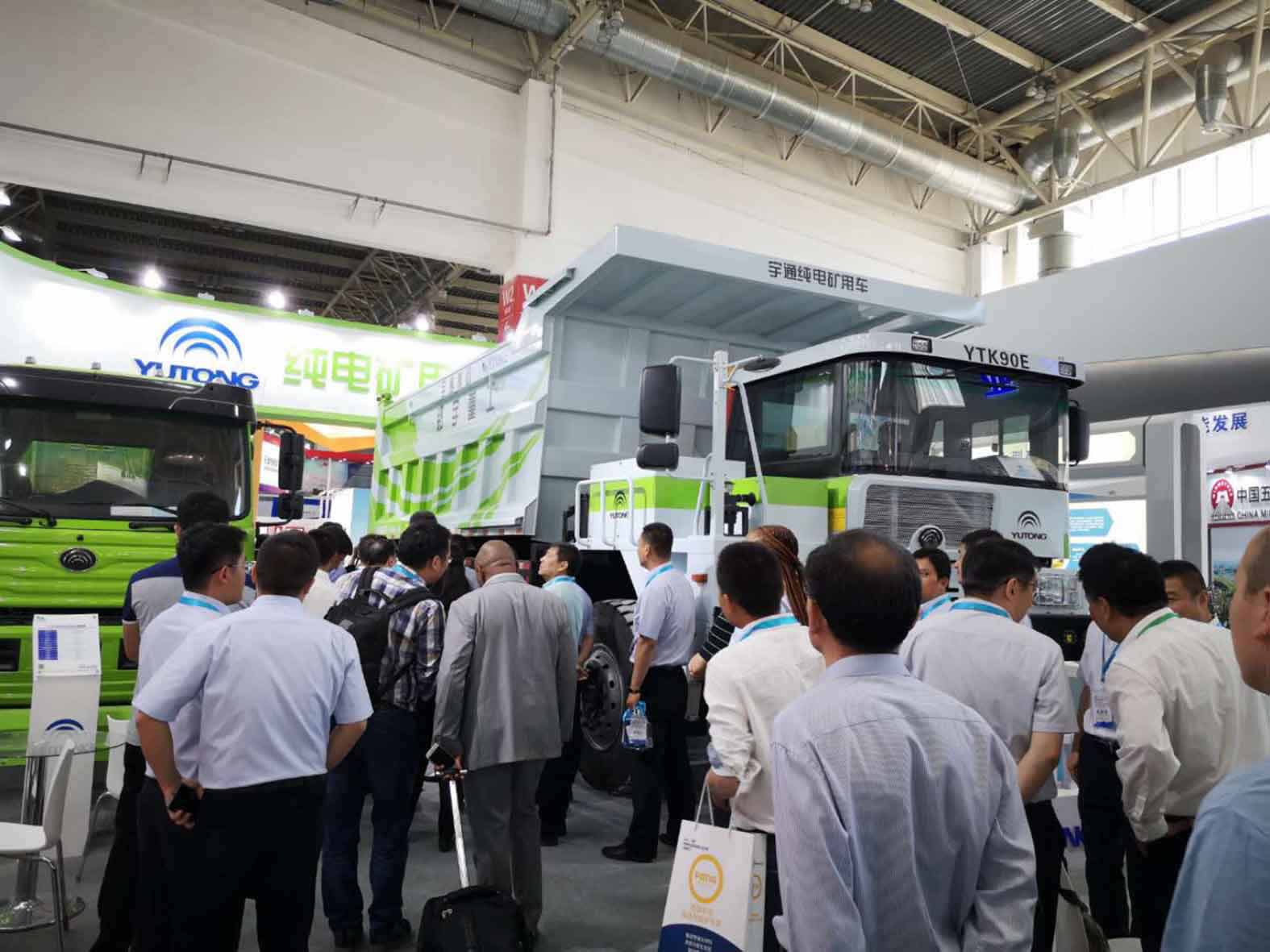 引领未来▲永盈会纯电动矿用车闪耀2019CIME展会